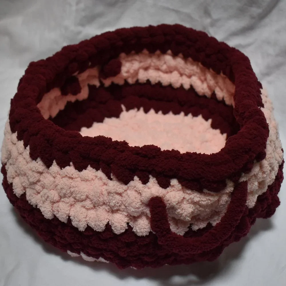 HAND CRAFTED Cochet Pet bed with Handles